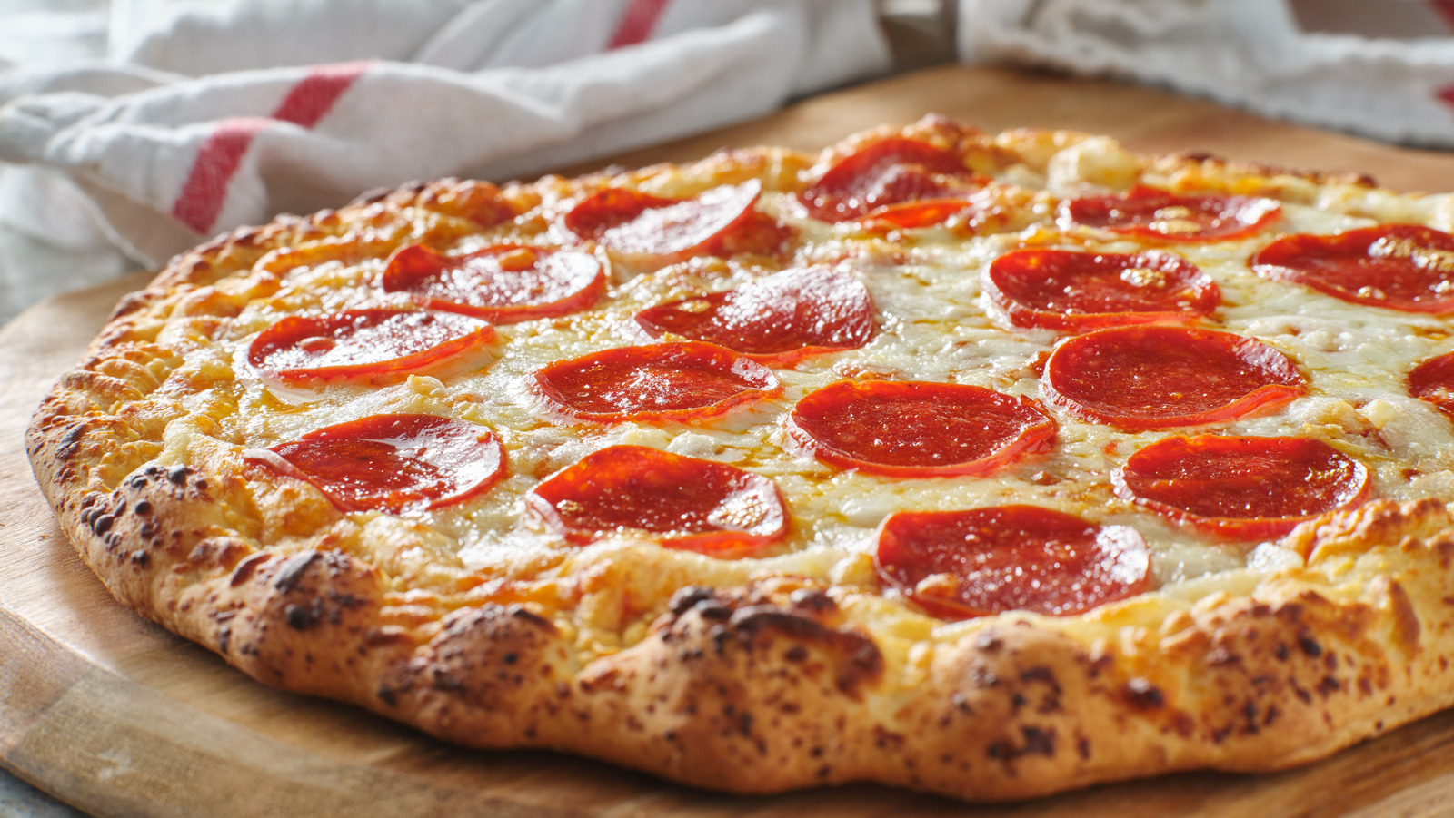 Aldi's Rising Crust Pizza Is A Delicious DiGiorno Copycat For Less - Vimarsana News