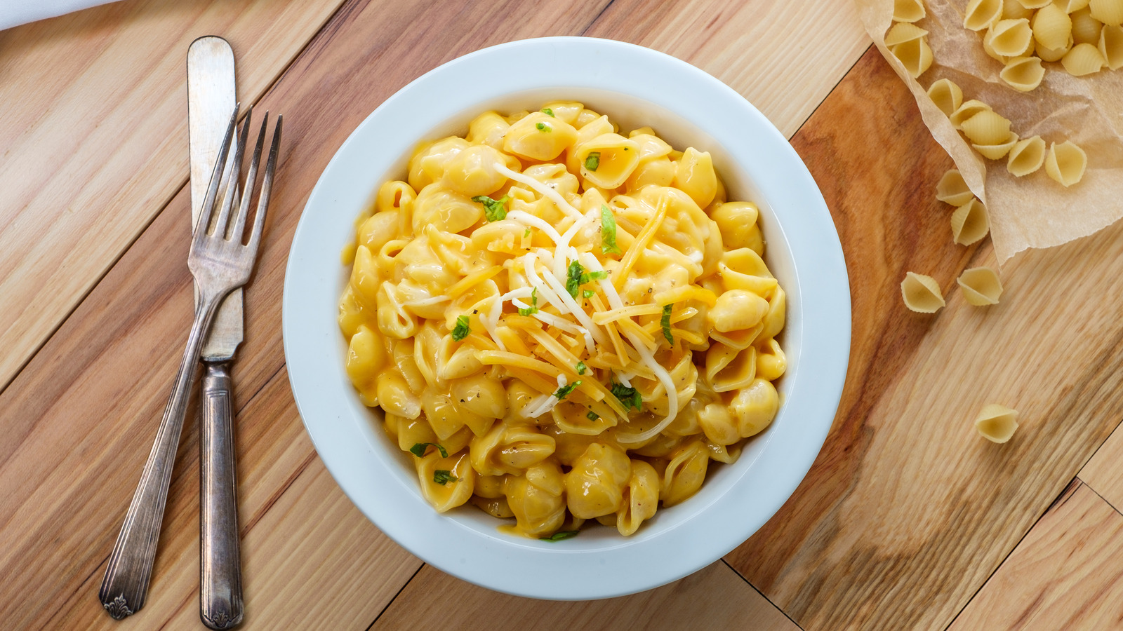 Aldi's Shells And Cheese Are A Total Velveeta Copycat