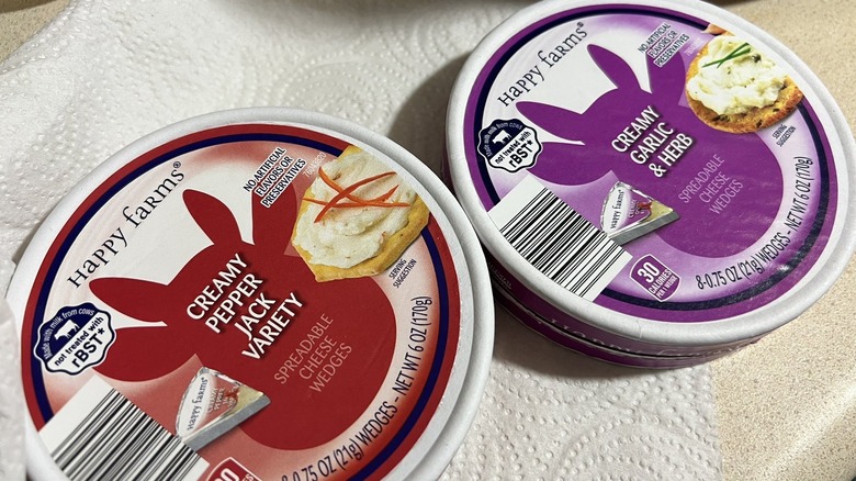 Happy Farms spreadable cheese pepper jack and garlic