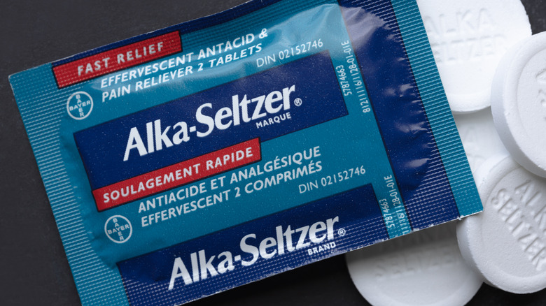 Blue, white, and red Alka-Seltzer packets and the white tablets