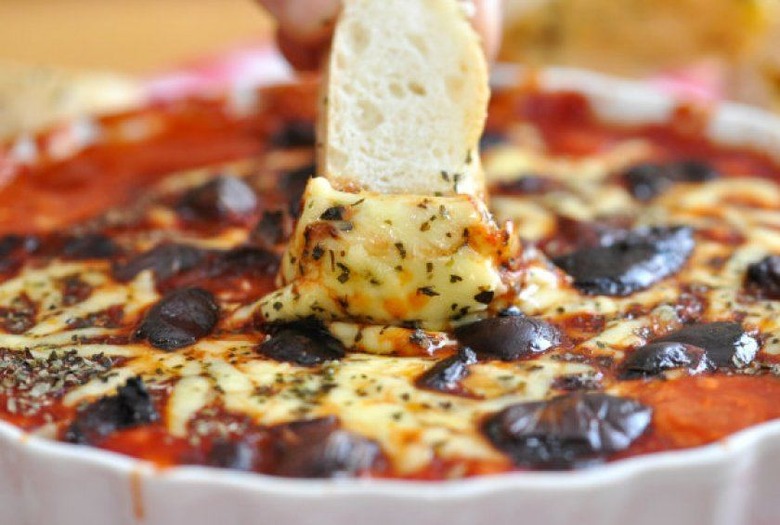 All the Taste of Pizza in One Cheesy, Saucy Dip