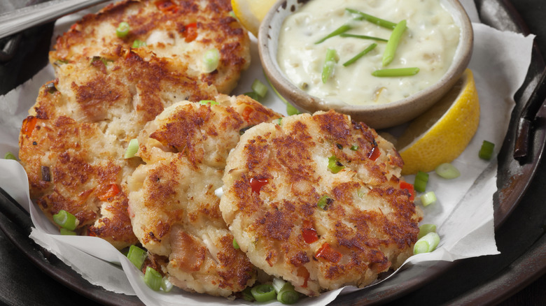 three crab cakes with dip