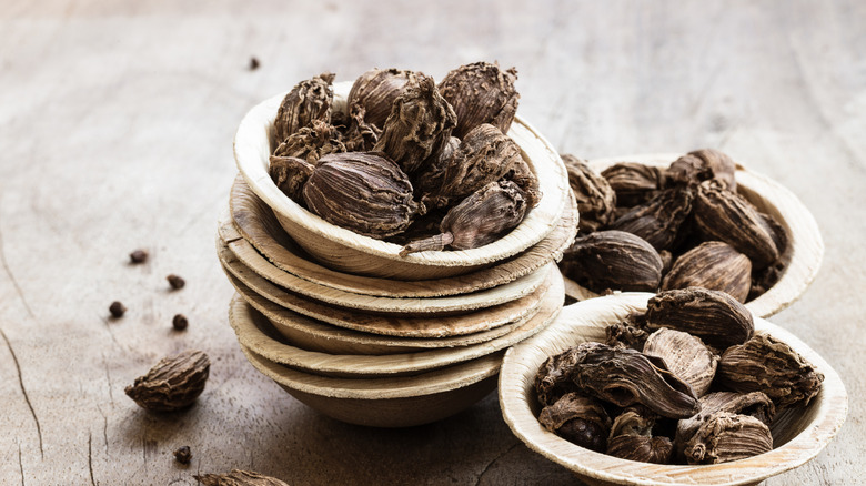 Black cardamom in bowls