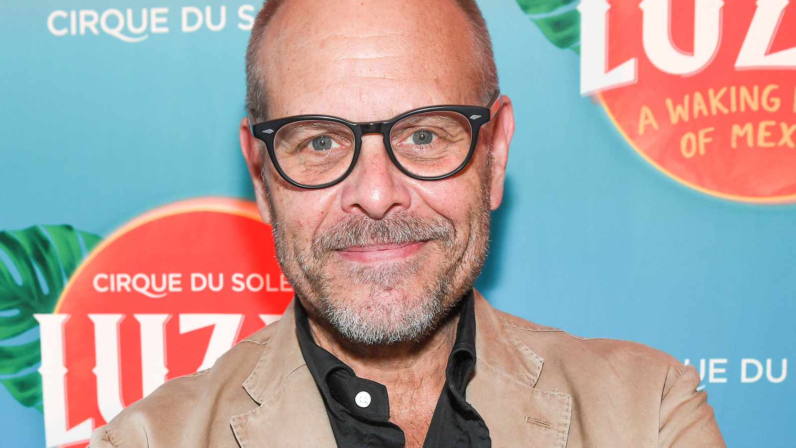 Alton Brown's TopTier Tips For Deglazing With Wine