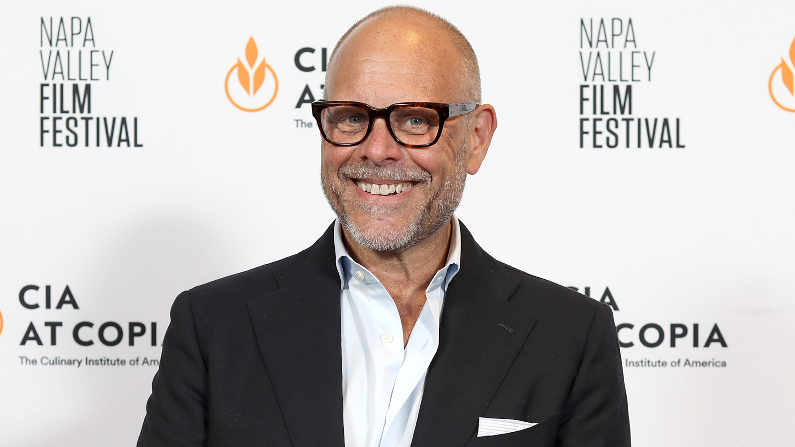 Alton Brown's Unexpected Technique For Cooking His Favorite Burger