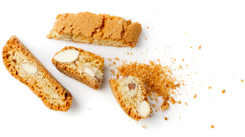 Biscotti di Prato crumbling apart