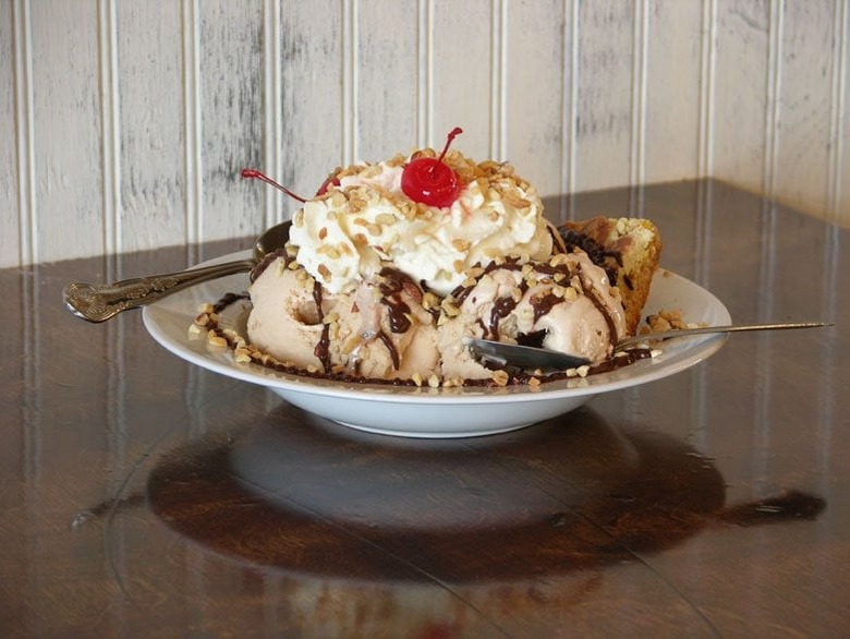 The Comfy Cow, Louisville, Ky.: The Comfy Cow Sundae Challenge