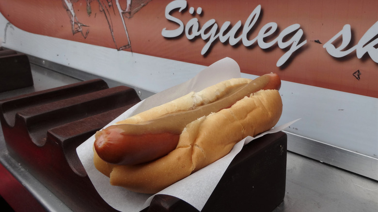 Icelandic hot dog