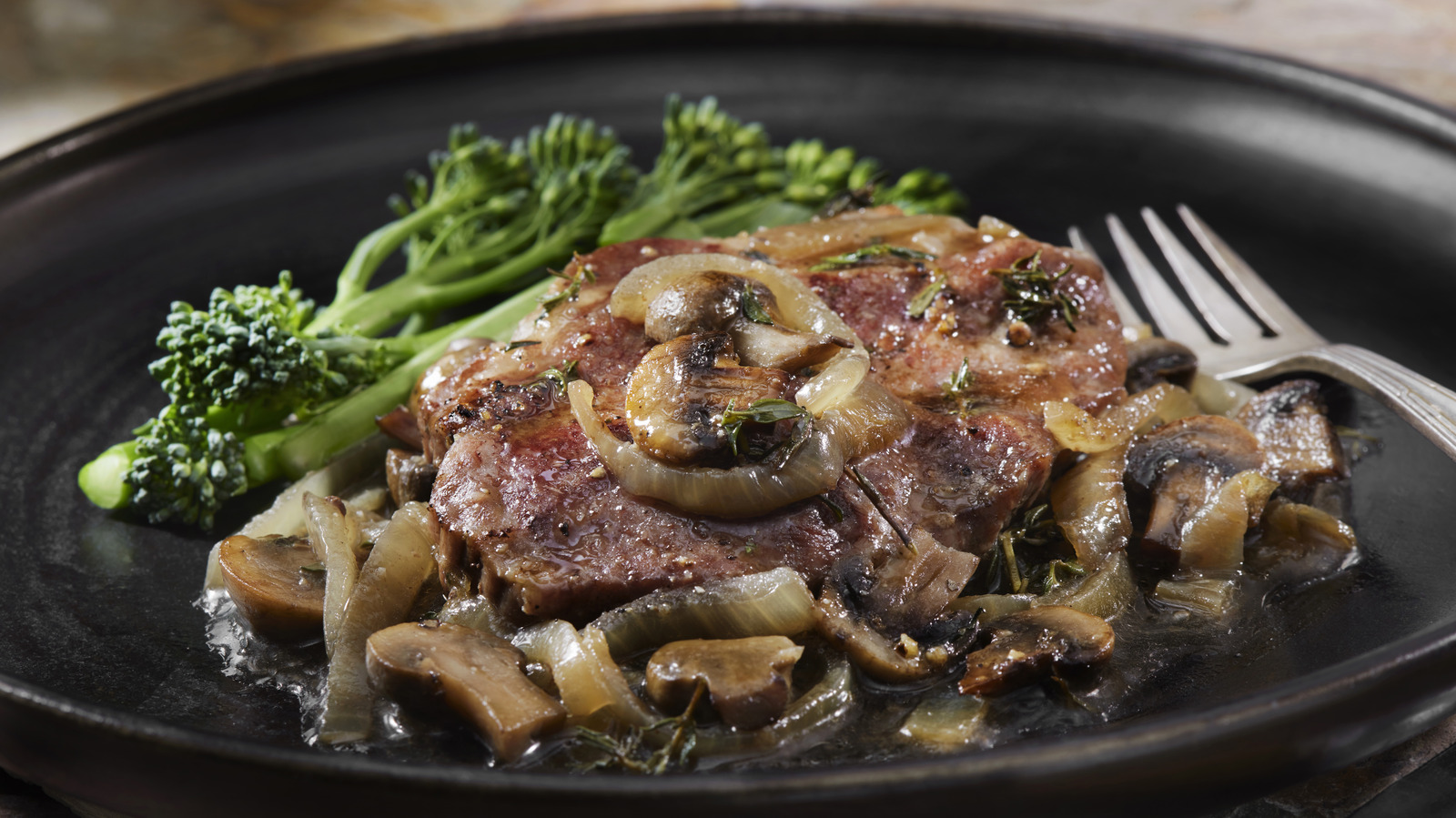 An Onion Is All You Need To Tenderize Your Steak