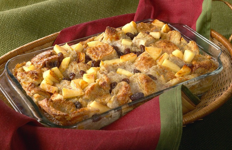 Apple raisin bread pudding