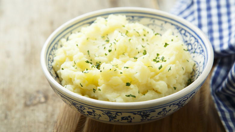 mashed potatoes served in bowl