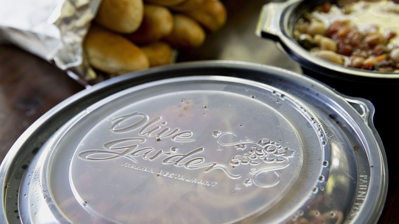 Olive garden takeaway container
