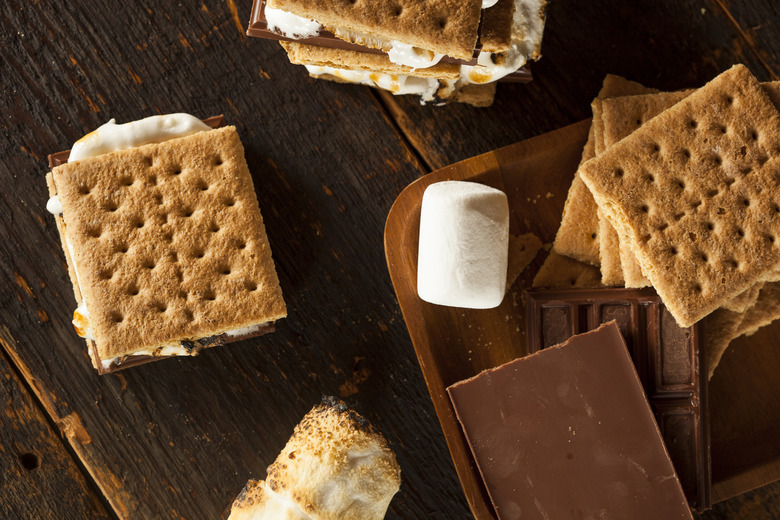 How to make s'mores 