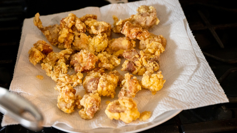 fried chicken on plate 