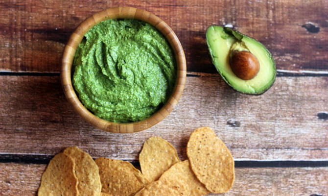Avocado Spinach Pesto Dip
