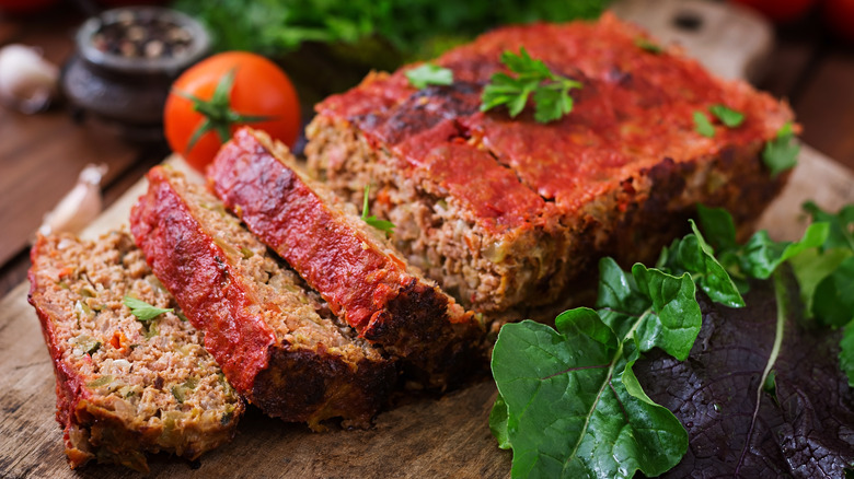 Meatloaf plate with tomato glaze