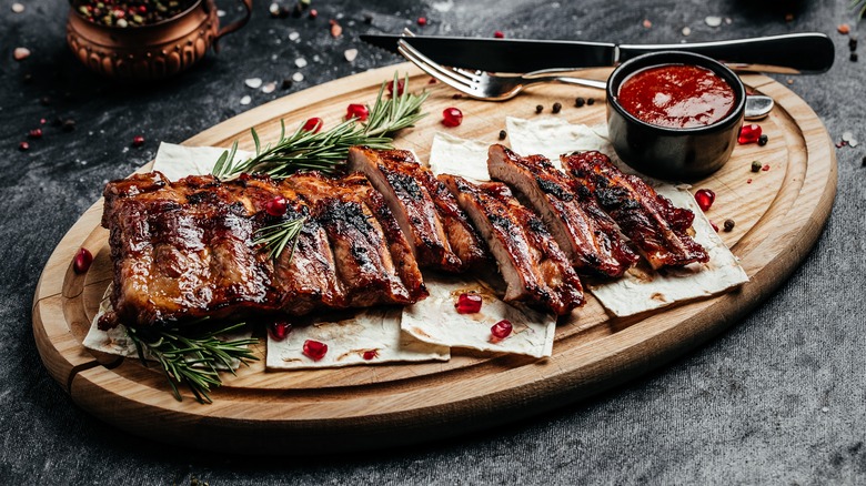 Barbecued ribs with sauce glaze