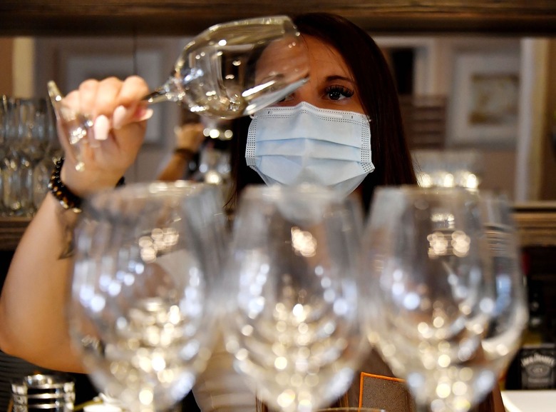 coronavirus bars close