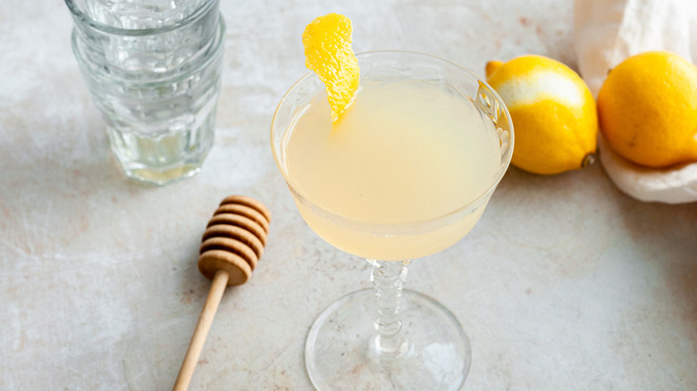 Bees knees cocktail