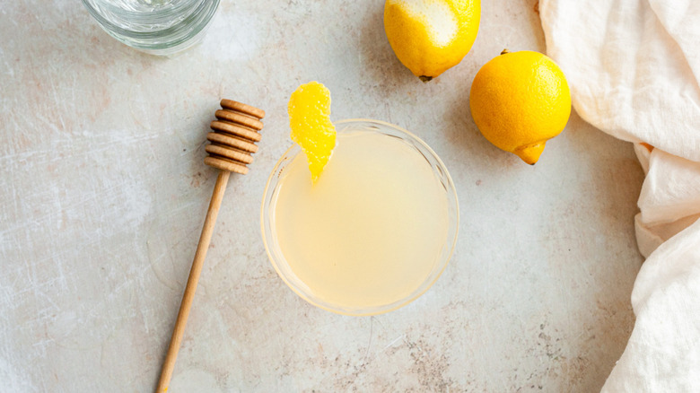 bee's knees cocktail in glass