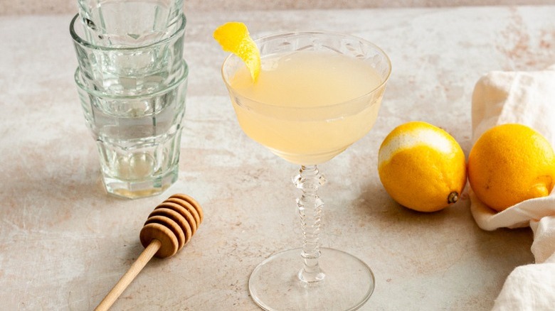 bee's knees cocktail