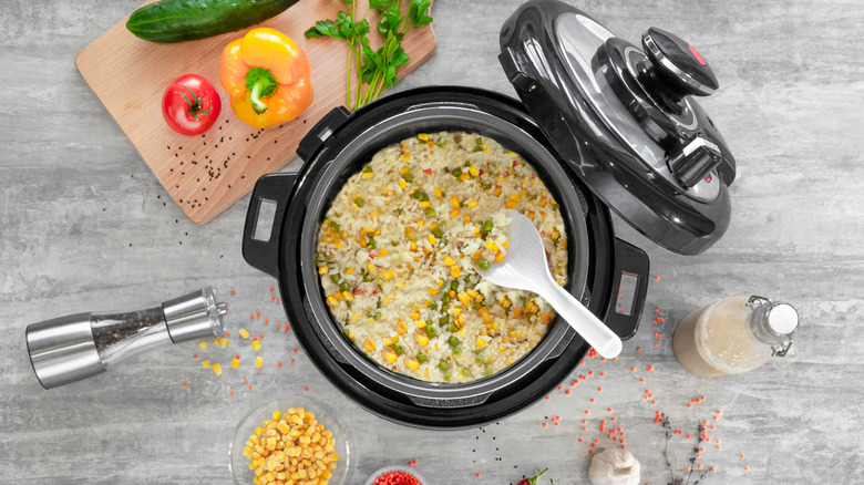 Slow cooker with rice and vegetables