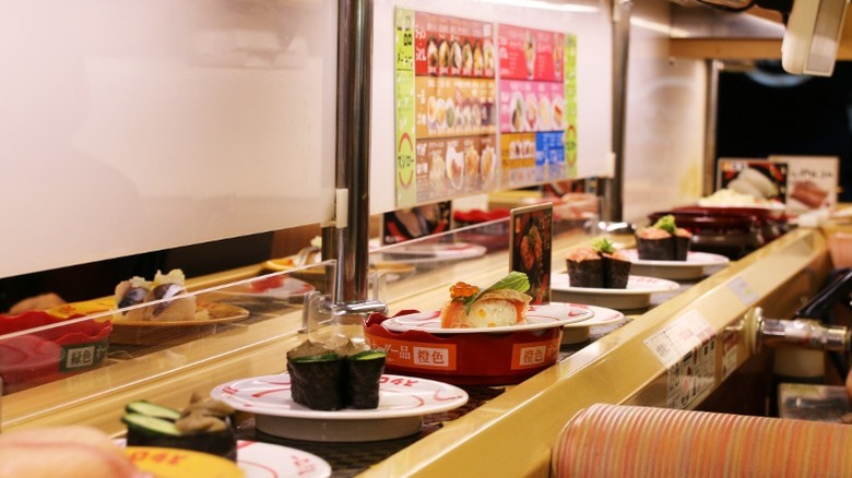 Sushi conveyor belt