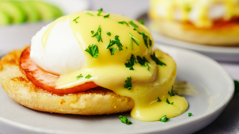 eggs benedict with hollandaise