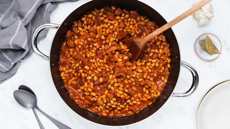 baked beans in pot