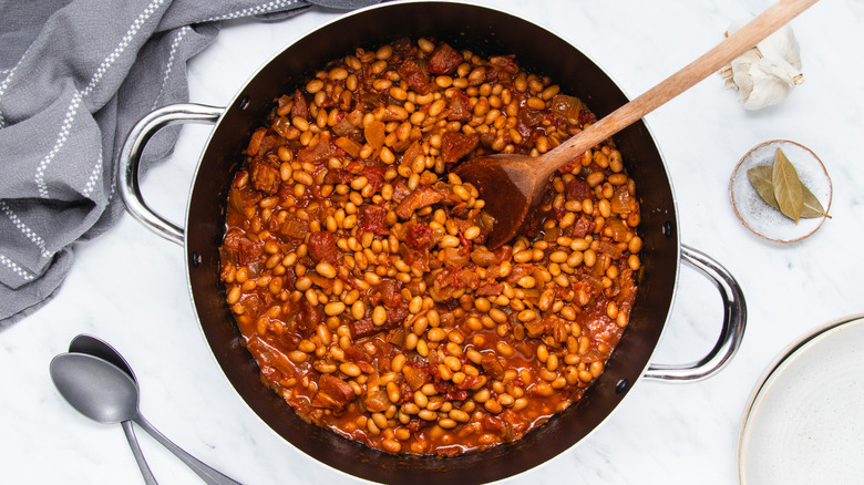best boston baked beans in pot 