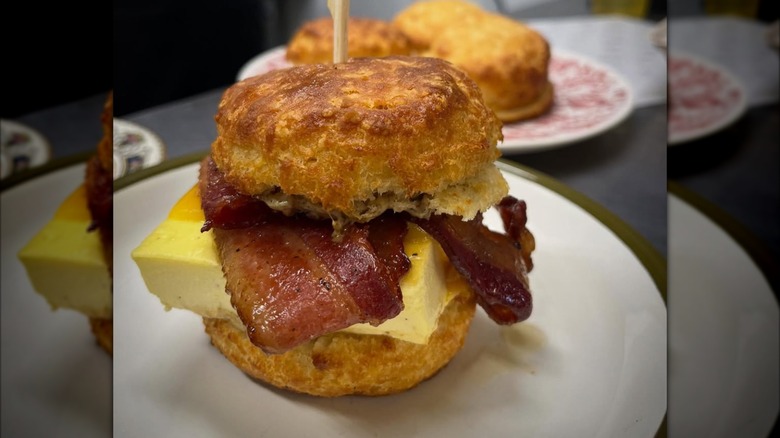 biscuit sandwich with souffle egg and bacon