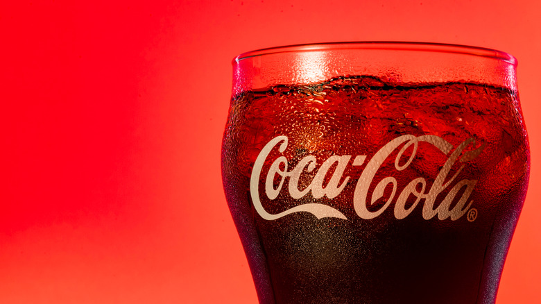 glass of coke with ice