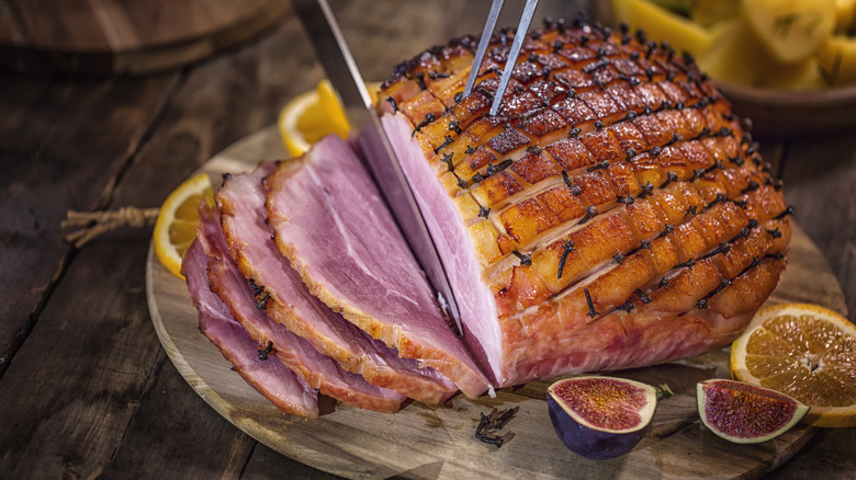 sliced baked ham