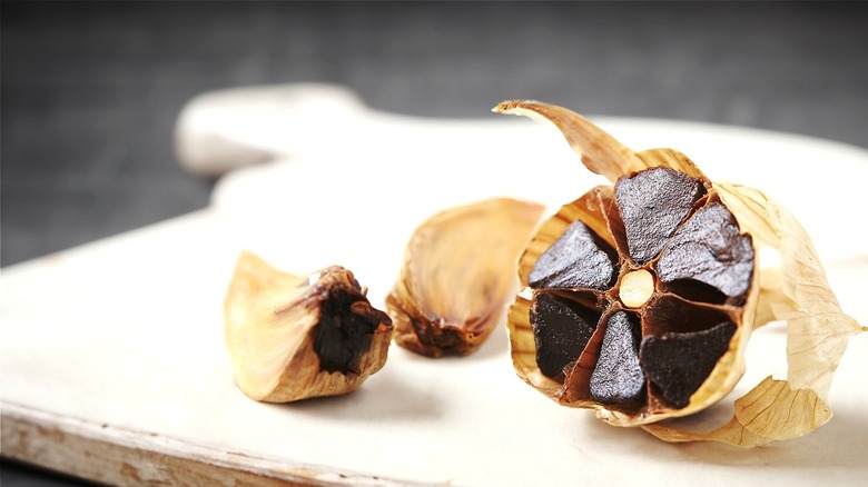 Black garlic cloves 