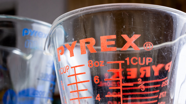 Vintage glass Pyrex measuring cup