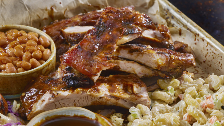 Barbecue and baked beans 