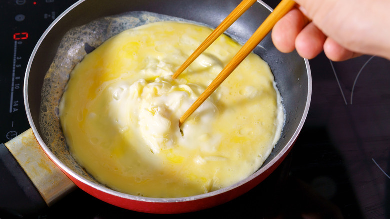 Cooking omelet with chopsticks
