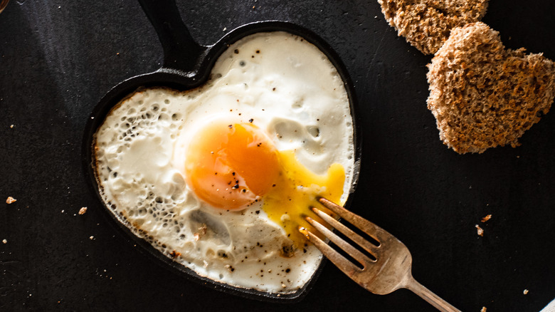 Heart-shaped egg and bread