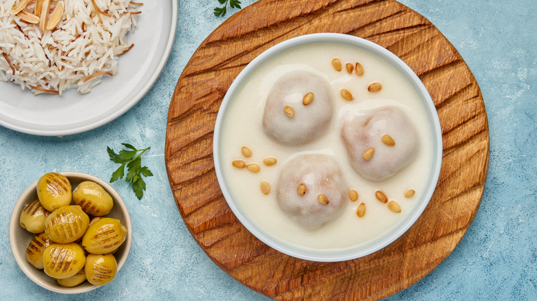 Meatballs in a yogurt sauce