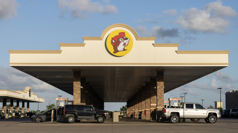 Buc-ee's gas pumps with cars