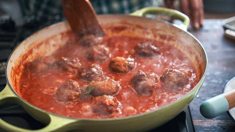 italian meatballs in red sauce
