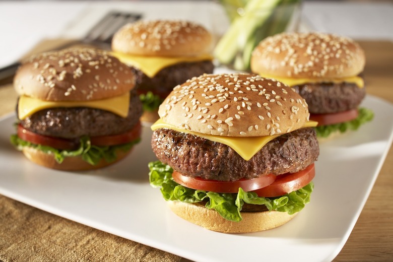 Kansas: Classic Beef Cheeseburgers