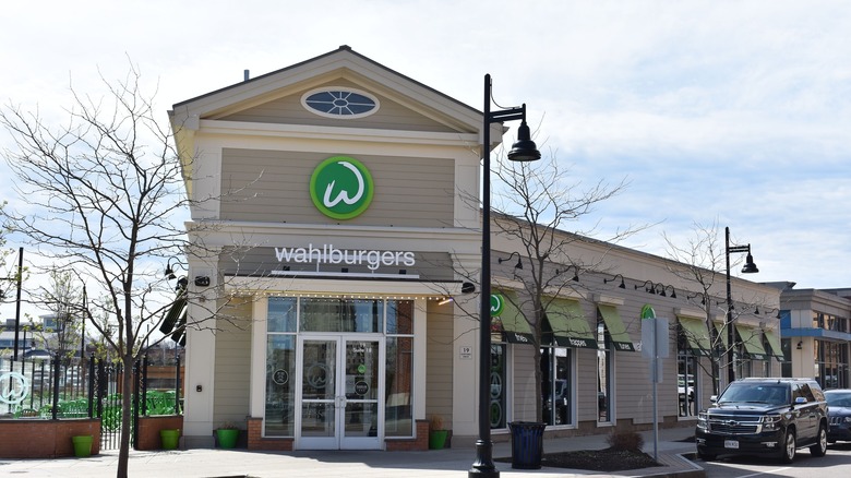 Wahlburgers restaurant exterior