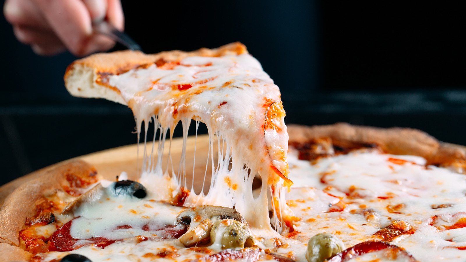Cheeses You Should Avoid Putting On Your Next Pizza