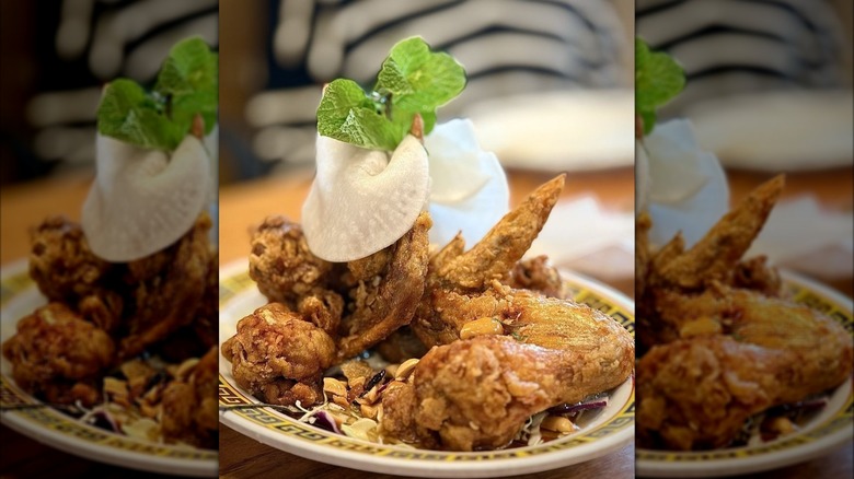 Le Fried Chicken Wings, The Pig and the Lady
