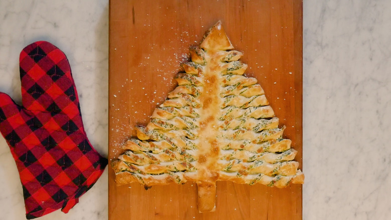 Christmas Tree Party Bread With Spinach Ricotta Filling