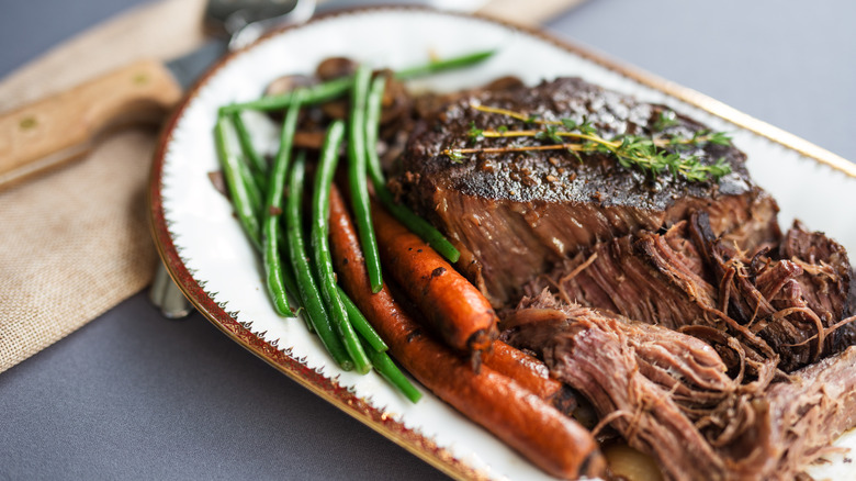 Pot roast with carrots and green beans