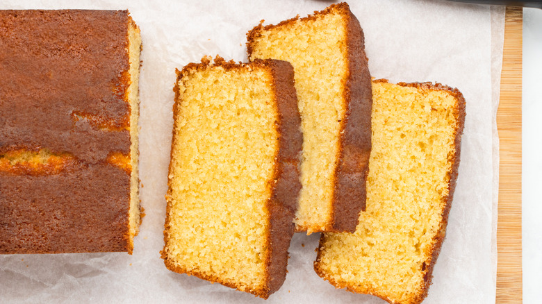 sliced pound cake