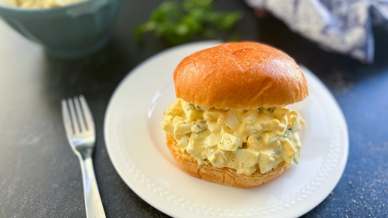 egg salad sandwich on a bun