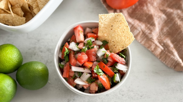 pico de gallo with tortilla chips